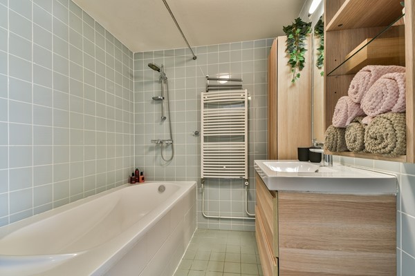 Medium property photo - Ladogameerhof 165, 1060 RE Amsterdam